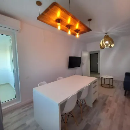 Apartment Preciziei 1br Luxury With Fast Wifi, Self Check In And Parking