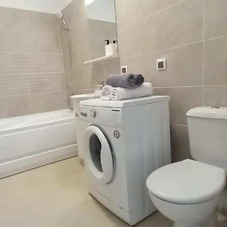 Apartment Preciziei 1br Luxury With Fast Wifi, Self Check In And Parking